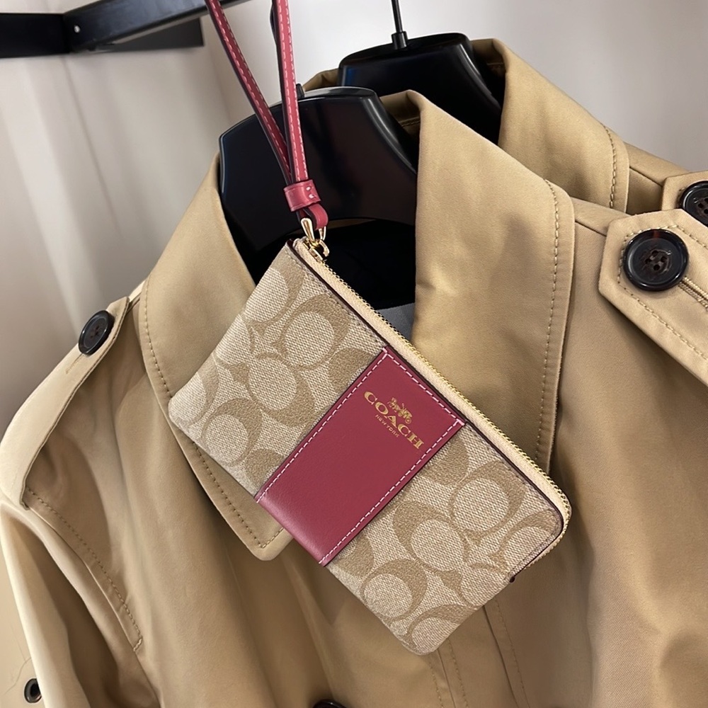 Coach Corner Zip Wristlet In Signature Canvas IM/Khaki Multi /Rouge - Picture 2 of 16